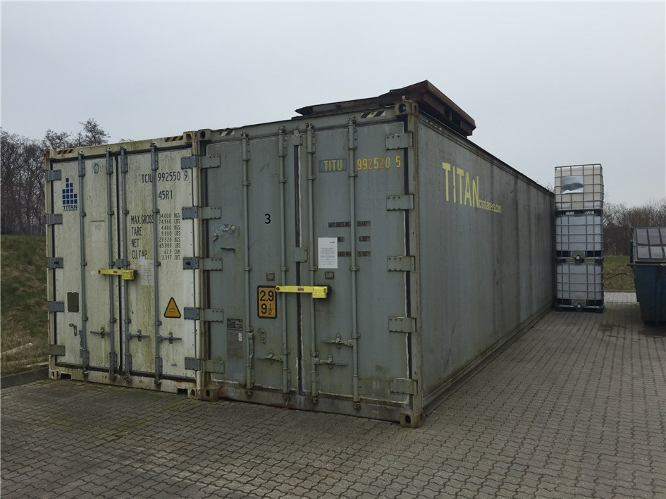 2 stk titan containers-1