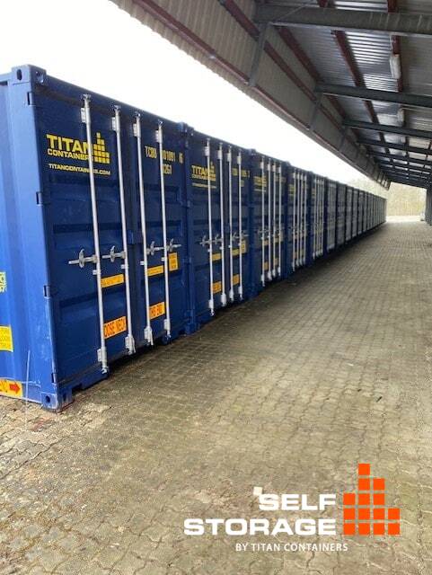 Self Storage i 40-fods container med halvtag