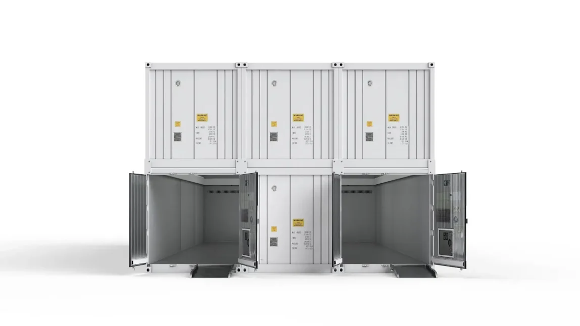 Arctic_MegaStore_3-Bay_front-Open.doors_